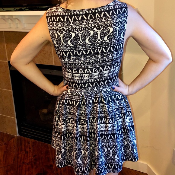 Black and white sleeveless dress - Picture 2 of 4